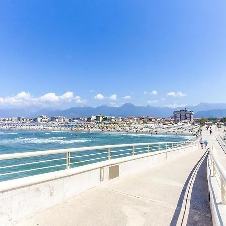 3 Bedroom Pet Friendly In Viareggio
