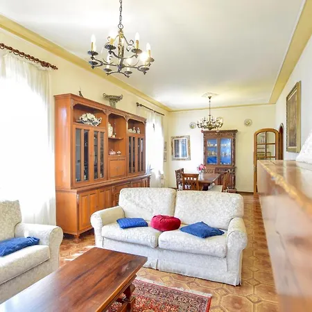 Holiday home 3 Bedroom Pet Friendly In Viareggio